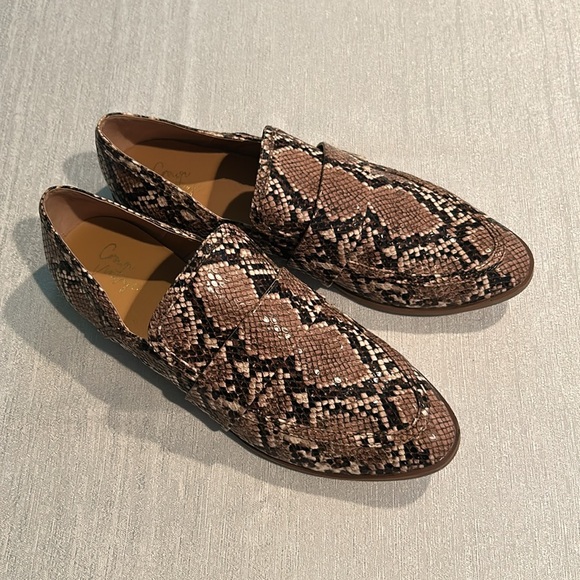 Crown Vintage Women’s Slip On Shoes Style ‘Carly’ Like new condition Size 9 - Picture 2 of 9